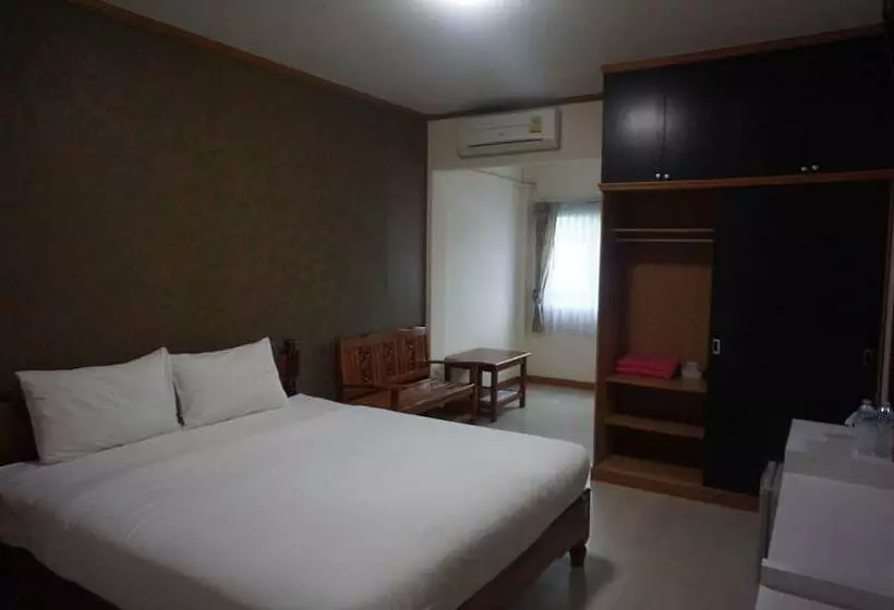 ホテル Wetsawat Place