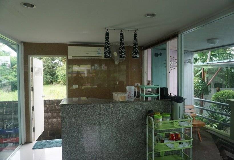 호텔 Wetsawat Place