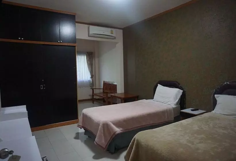 ホテル Wetsawat Place