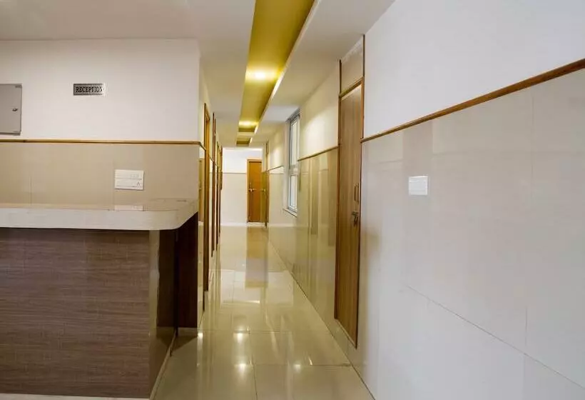 Oyo 9248 Hotel Shrinidhi