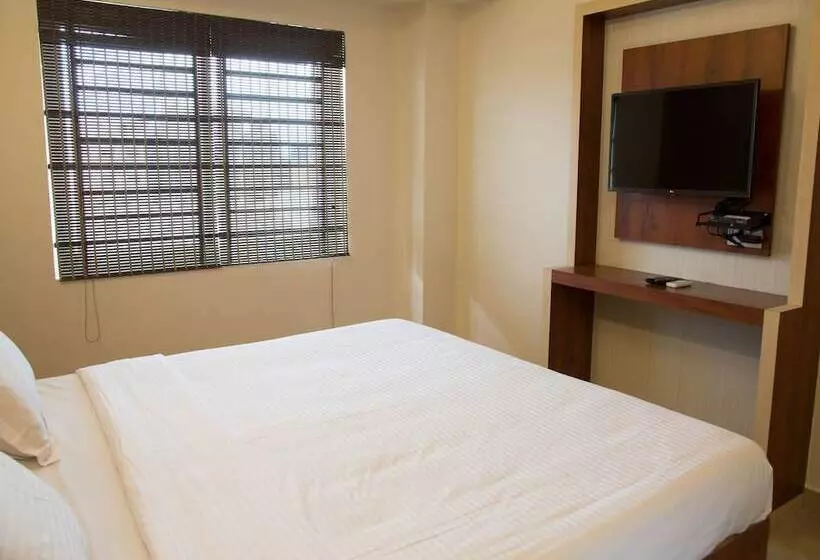 Oyo 9248 Hotel Shrinidhi