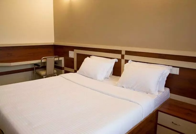 Oyo 9248 Hotel Shrinidhi