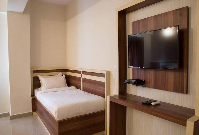 Oyo 9248 Hotel Shrinidhi