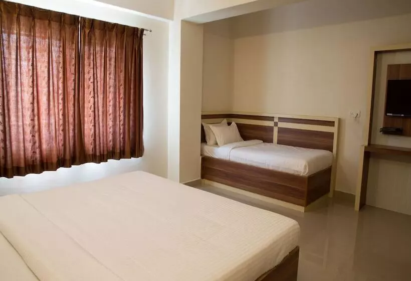 Oyo 9248 Hotel Shrinidhi