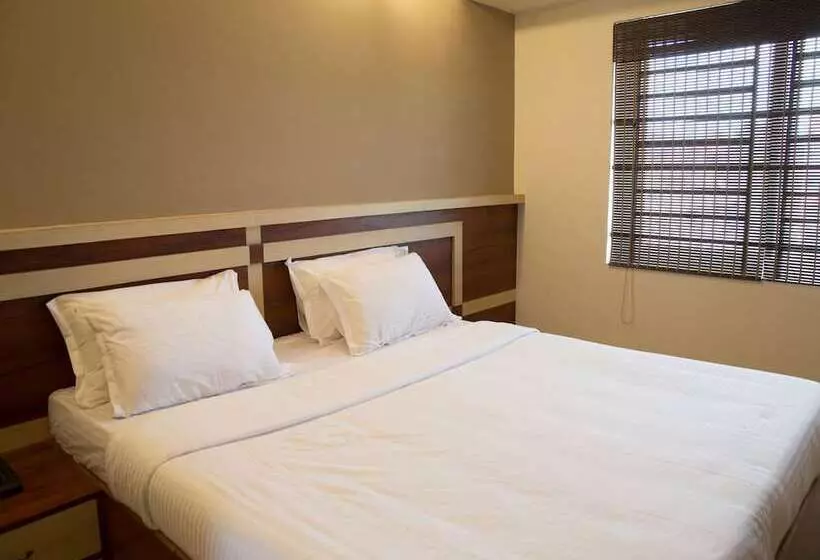 Oyo 9248 Hotel Shrinidhi