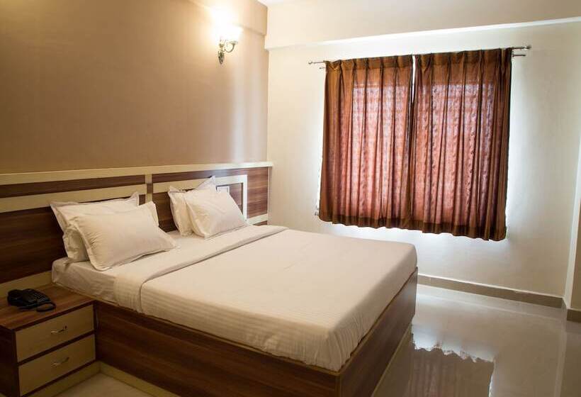 Oyo 9248 Hotel Shrinidhi