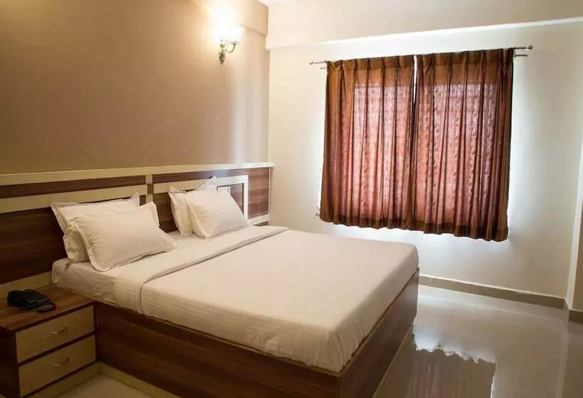 Oyo 9248 Hotel Shrinidhi