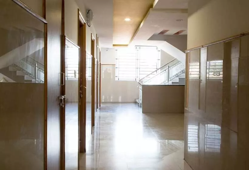 Oyo 9248 Hotel Shrinidhi