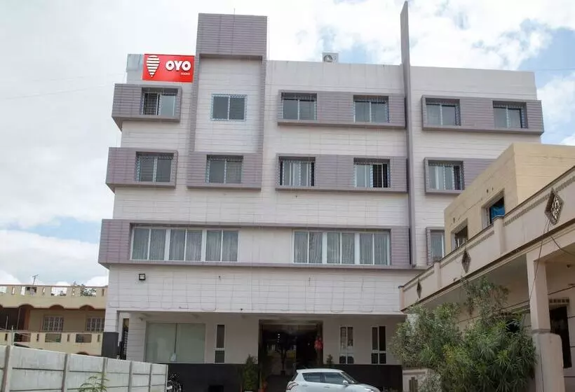 Oyo 9248 Hotel Shrinidhi