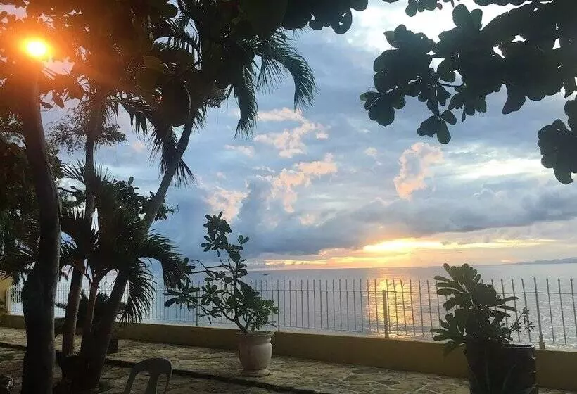 ペンション Baluarte De Argao Beach Resort