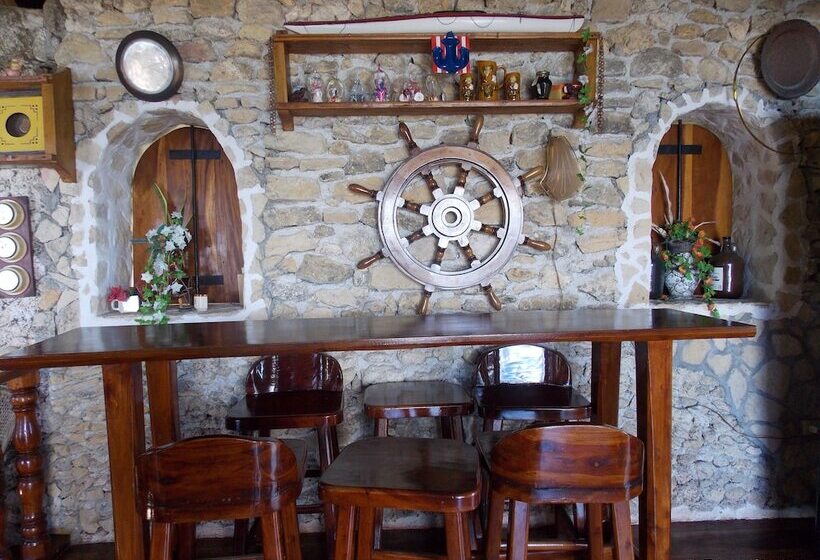 Pension Baluarte De Argao Beach Resort