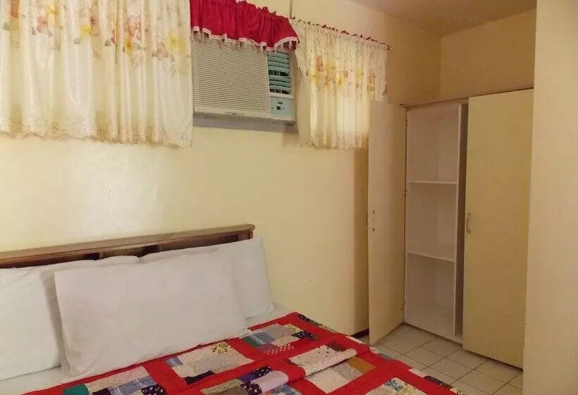 ペンション Baluarte De Argao Beach Resort