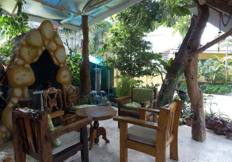 ペンション Baluarte De Argao Beach Resort