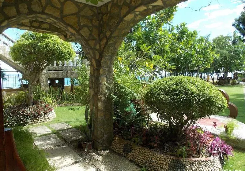 ペンション Baluarte De Argao Beach Resort