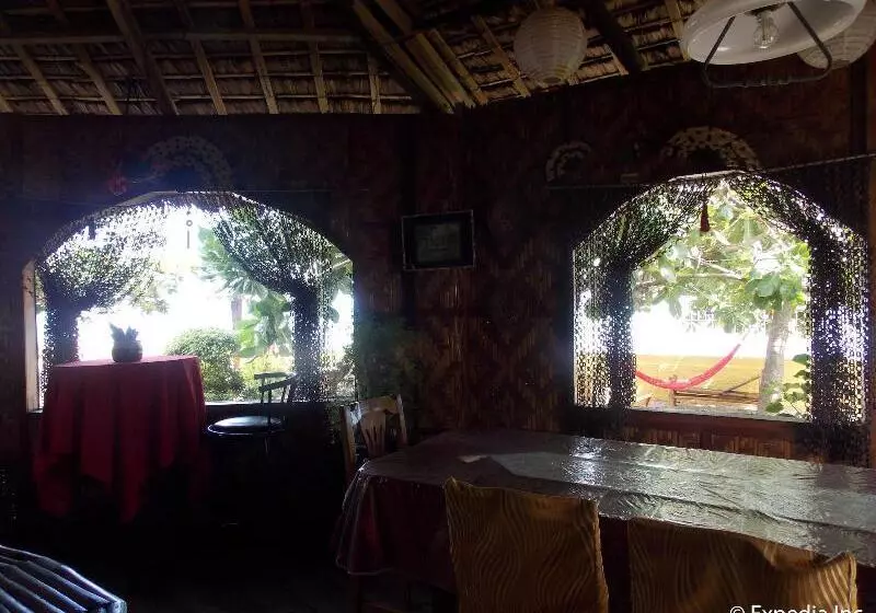 ペンション Baluarte De Argao Beach Resort