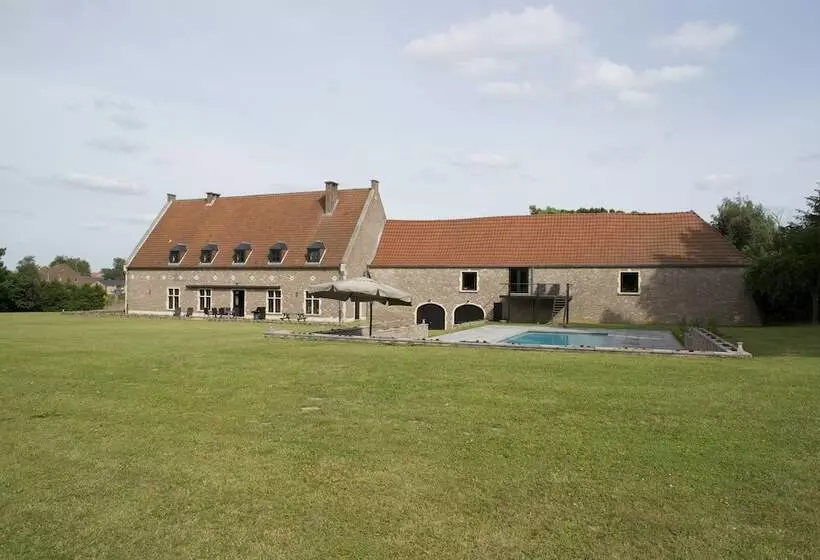 Majatalo Chapeauveau Gîte   B&b   Events