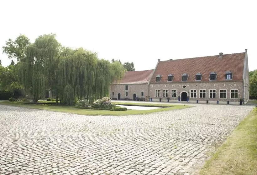 Majatalo Chapeauveau Gîte   B&b   Events