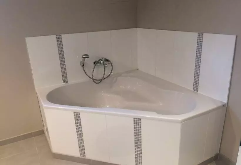 Majatalo Chapeauveau Gîte   B&b   Events