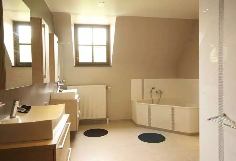 Majatalo Chapeauveau Gîte   B&b   Events