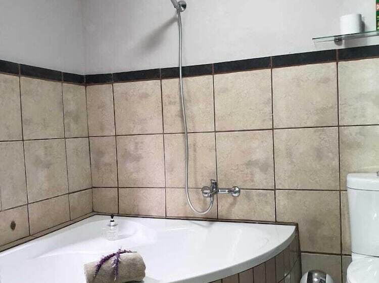 פנסיון La Luna @ Misty Mountains