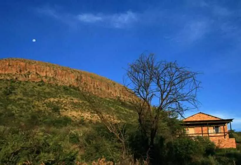 Majatalo Thirsty Falls Cc