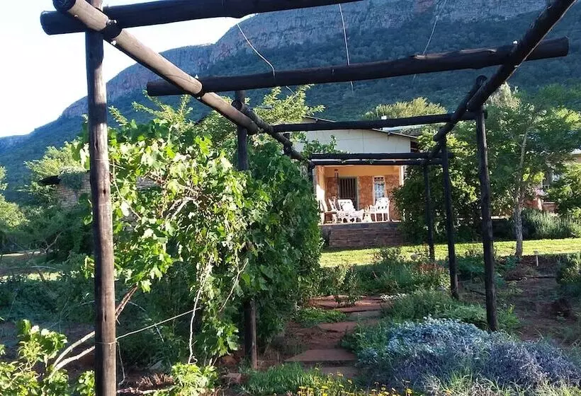 Majatalo Thirsty Falls Cc