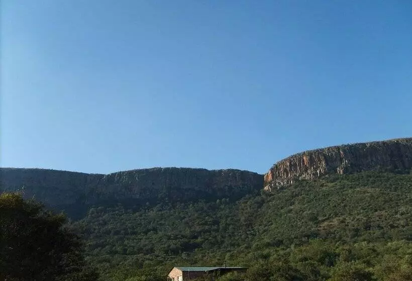 Majatalo Thirsty Falls Cc