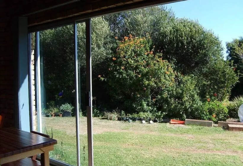 Majatalo Thirsty Falls Cc