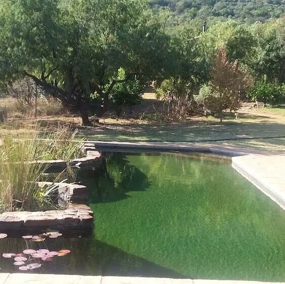 Majatalo Thirsty Falls Cc