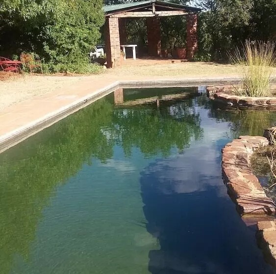 Majatalo Thirsty Falls Cc