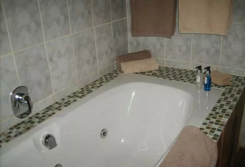 Majatalo Thirsty Falls Cc