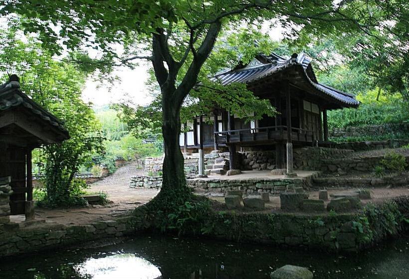 Pensione Yi Jin Rae S Historic House