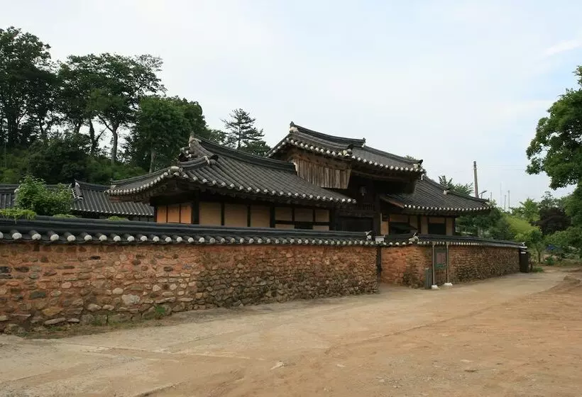 Majatalo Yi Jin Rae S Historic House