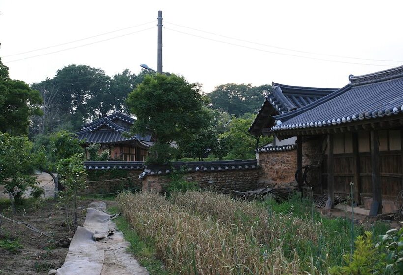 Pensione Yi Jin Rae S Historic House