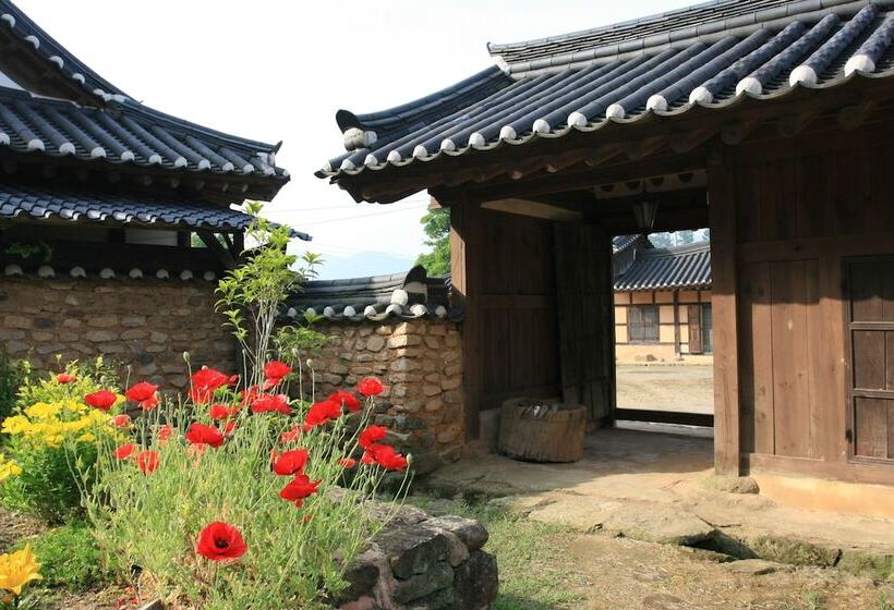 Pensione Yi Jin Rae S Historic House