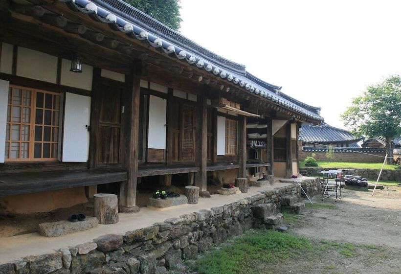 Pensione Yi Jin Rae S Historic House