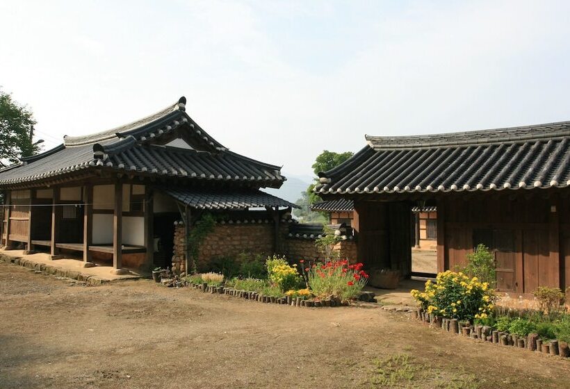 Pensione Yi Jin Rae S Historic House