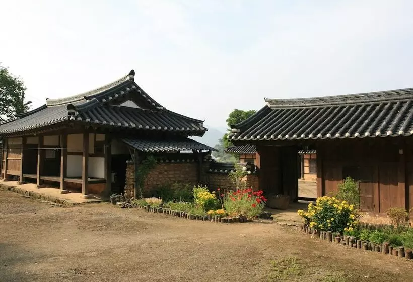 Majatalo Yi Jin Rae S Historic House