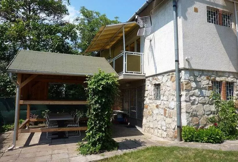 Vadásztanya Apartmanok