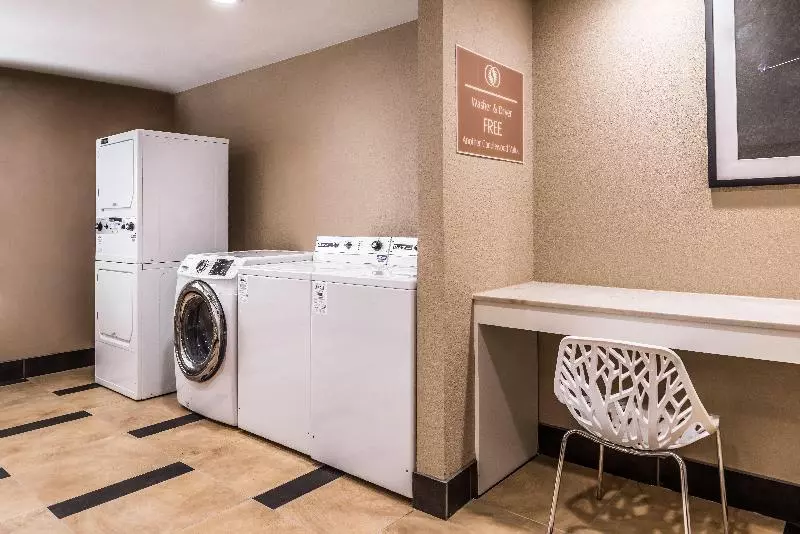 Отель Candlewood Suites   Topeka West, An Ihg