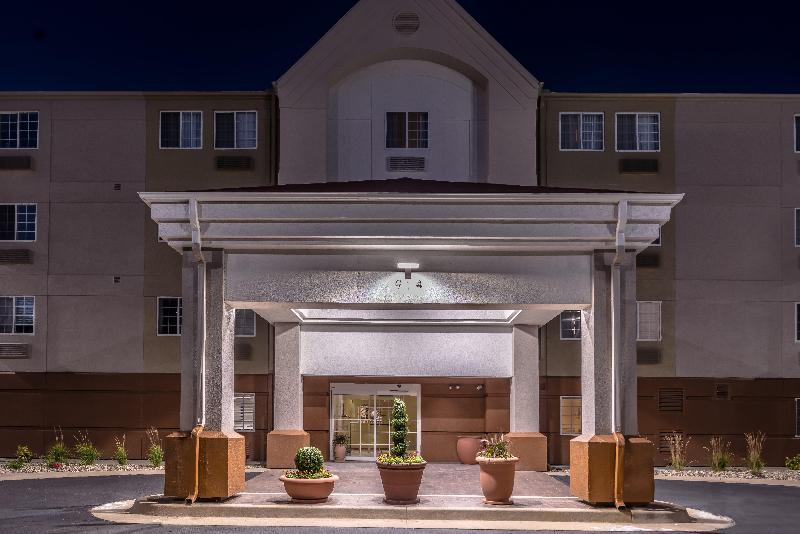 هتل Candlewood Suites   Topeka West, An Ihg