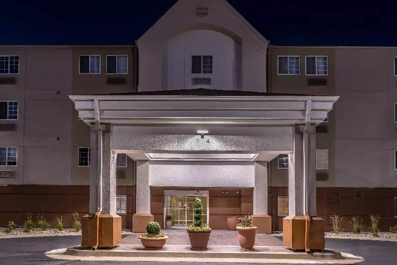 Отель Candlewood Suites   Topeka West, An Ihg