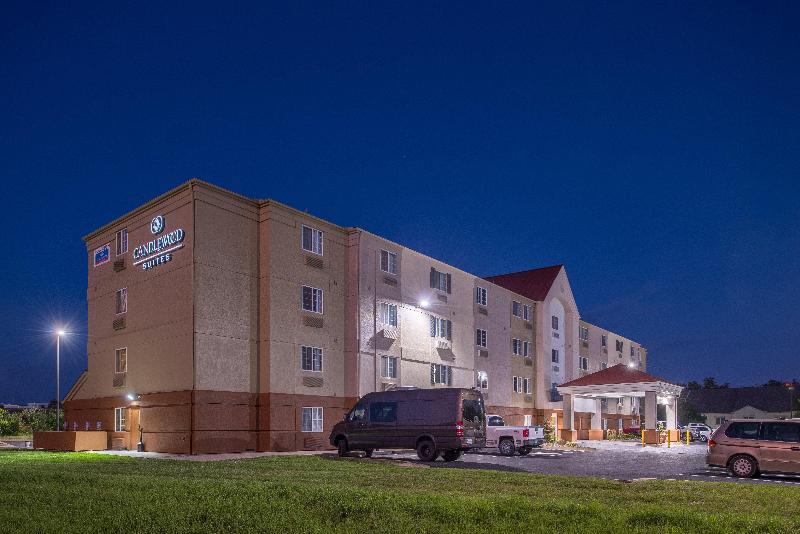 هتل Candlewood Suites   Topeka West, An Ihg
