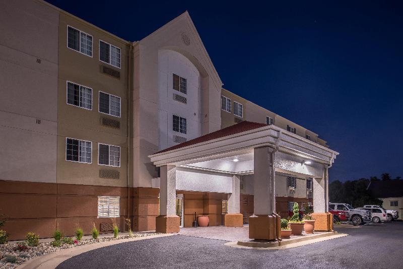 هتل Candlewood Suites   Topeka West, An Ihg