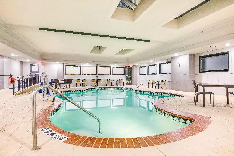 Отель Holiday Inn Express & Suites Longview North, An Ihg