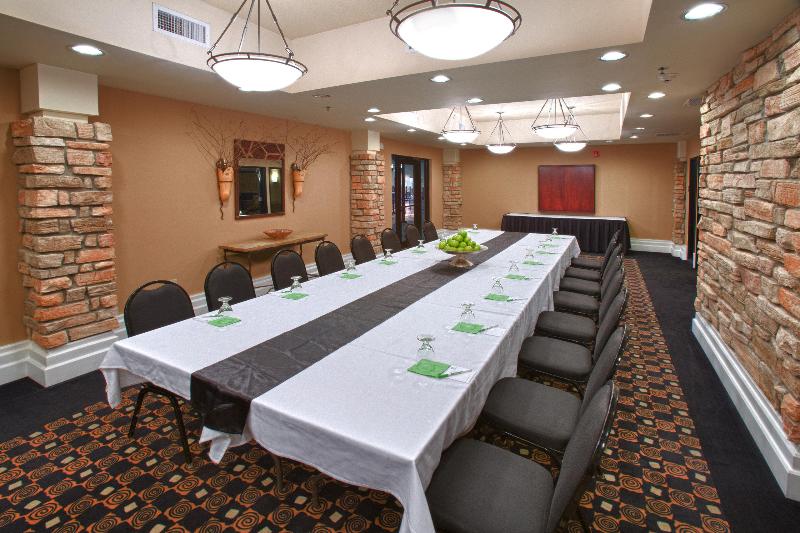 Отель Holiday Inn St. Paul Northeast Lake Elmo, An Ihg