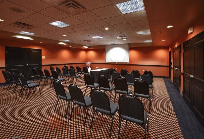 Отель Holiday Inn St. Paul Northeast Lake Elmo, An Ihg