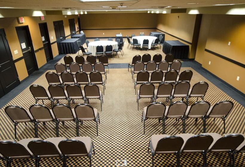 Отель Holiday Inn St. Paul Northeast Lake Elmo, An Ihg