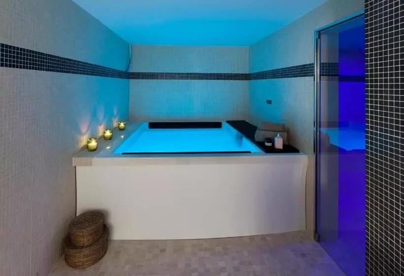 فندق Le Vieux Castillon