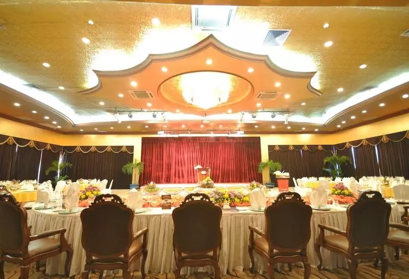 Отель Phnom Penh